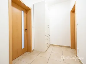 Pronájem bytu 1+kk, Praha, Hořínecká, 39 m2