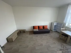 Pronájem bytu 1+kk, Břeclav, Na Valtické, 30 m2