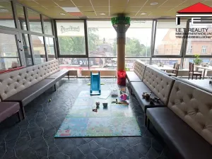 Pronájem obchodního prostoru, Praha - Kobylisy, Klapkova, 467 m2