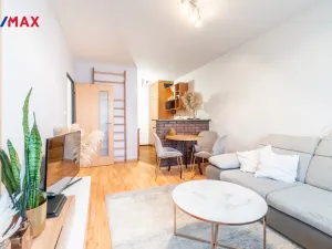 Pronájem bytu 2+kk, Praha - Petrovice, Lessnerova, 43 m2
