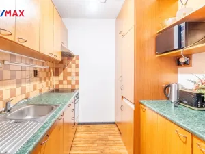 Pronájem bytu 2+kk, Praha - Petrovice, Lessnerova, 43 m2