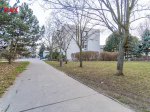 Pronájem bytu 2+kk, Praha - Petrovice, Lessnerova, 43 m2