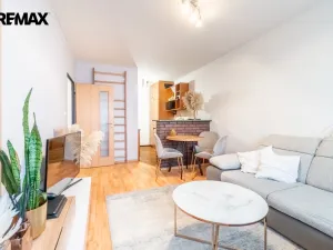 Pronájem bytu 2+kk, Praha - Petrovice, Lessnerova, 43 m2