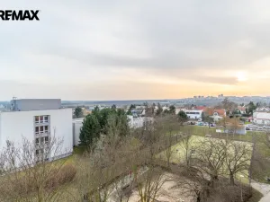 Pronájem bytu 2+kk, Praha - Petrovice, Lessnerova, 43 m2