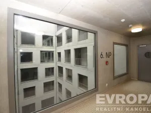 Pronájem bytu 1+kk, Praha - Košíře, Hlaváčkova, 33 m2