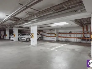Prodej garážového stání, Praha, Novovysočanská, 13 m2