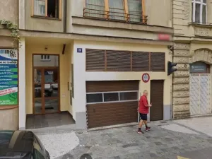 Pronájem garážového stání, Praha - Smíchov, Jindřicha Plachty, 15 m2