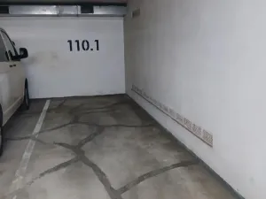 Pronájem garážového stání, Praha - Smíchov, Jindřicha Plachty, 15 m2