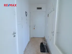 Pronájem bytu 1+kk, Praha - Zbraslav, Tunelářů, 37 m2