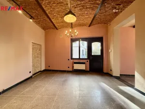 Pronájem obchodního prostoru, Karlovy Vary, Hynaisova, 42 m2