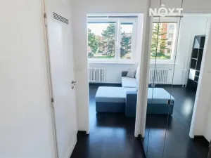 Pronájem bytu 1+kk, Praha - Kobylisy, Jelínkova, 35 m2