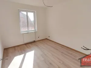 Prodej bytu 2+kk, Nupaky, Nupacká, 42 m2