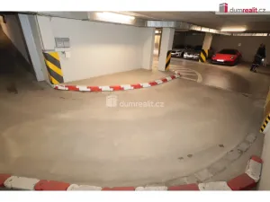 Pronájem garáže, Praha - Vinohrady, Korunní, 15 m2