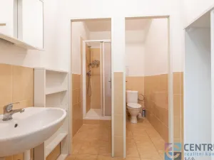 Pronájem kanceláře, Praha - Holešovice, U Pergamenky, 225 m2