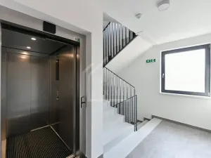 Prodej bytu 2+kk, Praha - Vysočany, V Předním Hloubětíně, 64 m2