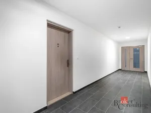 Pronájem bytu 1+kk, Praha - Hloubětín, Poděbradská, 42 m2