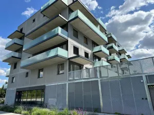 Pronájem garážového stání, Praha - Prosek, Čakovická, 10 m2