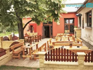 Pronájem restaurace, Praha - Dubeč, Městská, 322 m2