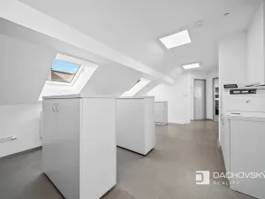 Prodej kanceláře, Pardubice, K Dolíčku, 374 m2