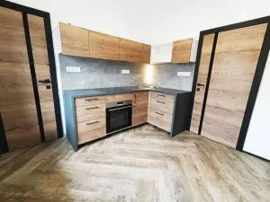 Pronájem kanceláře, Praha - Březiněves, Na hlavní, 1471 m2