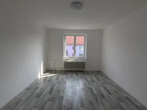 Pronájem bytu 1+1, Jirkov, Ervěnická, 36 m2