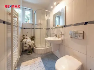 Prodej rodinného domu, Praha - Lochkov, V oudolku, 183 m2