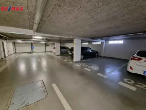 Pronájem garážového stání, Praha - Libeň, Kovanecká, 15 m2