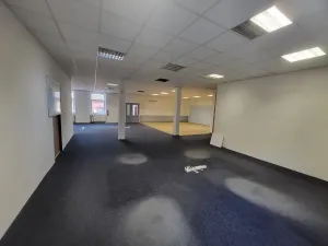 Pronájem kanceláře, Brno, Valchařská, 350 m2