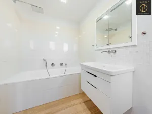 Prodej bytu 2+1, Ostrov, Klicperova, 77 m2