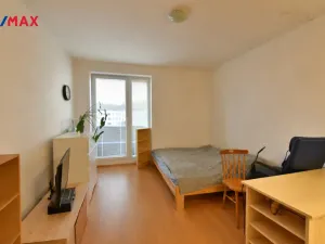 Pronájem bytu 1+kk, Hradec Králové - Třebeš, Svatojánská, 30 m2