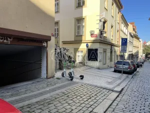 Pronájem garážového stání, Praha, Krymská, 12 m2