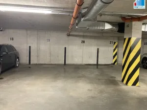 Pronájem garážového stání, Plzeň, Diamantová, 12 m2