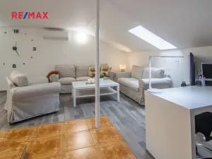 Prodej rodinného domu, Milovice, 249 m2