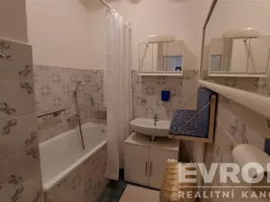 Pronájem bytu 2+1, Praha - Kobylisy, Kobyliské náměstí, 66 m2