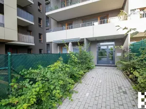 Pronájem bytu 1+kk, Praha - Modřany, Rorýsová, 38 m2