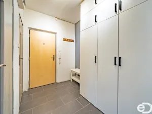 Prodej bytu 2+1, Praha, Sněženková, 51 m2