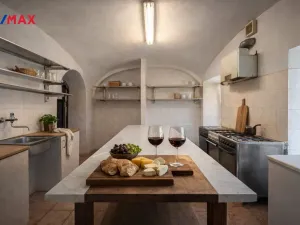 Prodej zemědělské usedlosti, Hluboké Dvory, 760 m2