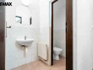 Prodej zemědělské usedlosti, Hluboké Dvory, 951 m2