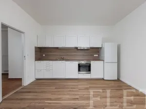 Prodej bytu 2+kk, Praha - Holešovice, U garáží, 44 m2