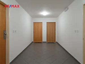 Pronájem bytu 2+kk, Praha - Strašnice, Názovská, 52 m2