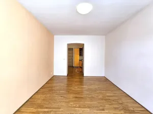 Pronájem bytu 1+kk, Praha, Viktora Huga, 38 m2