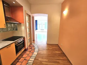 Pronájem bytu 1+kk, Praha, Viktora Huga, 38 m2