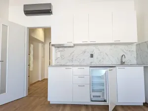 Pronájem bytu 1+kk, Brno, Komárovská, 33 m2