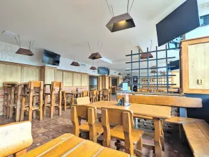 Pronájem restaurace, Praha - Kobylisy, Kyselova, 460 m2