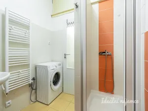 Pronájem bytu 1+1, Praha - Vršovice, Sevastopolská, 43 m2