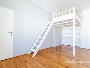 Pronájem bytu 1+kk, Praha, Jaromírova, 35 m2