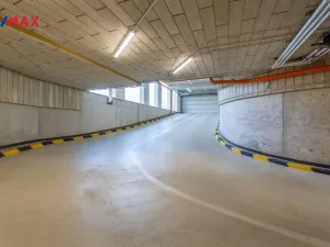 Pronájem garážového stání, Praha - Hrdlořezy, V třešňovce, 13 m2