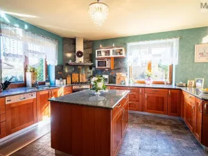 Prodej rodinného domu, Lužice, 372 m2