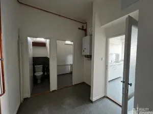 Pronájem kanceláře, Praha - Žižkov, U zásobní zahrady, 347 m2