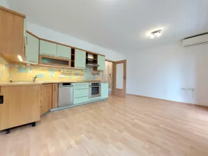 Pronájem bytu 2+kk, Hradec Králové - Třebeš, Ve Stromovce, 45 m2